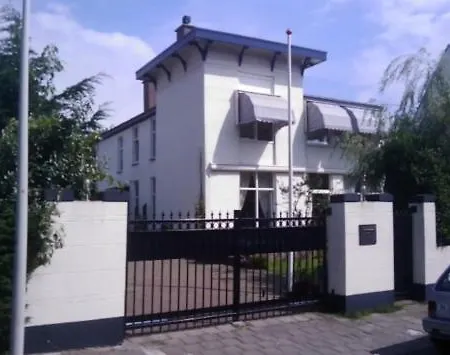 Insulinde Bed & Breakfast